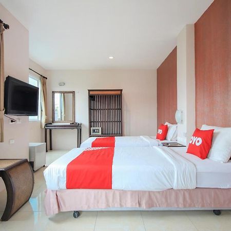 Hotel OYO 75321 Gemma Patong Phuket Exterior foto